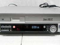 Here is a very nice Onkyo Integra stereo cassette tape deck. Its in 