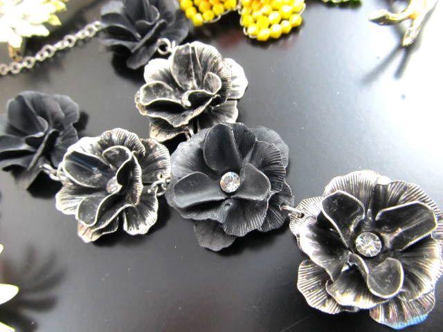15 Vtg ENAMEL Retro Fun FLOWER Floral Pin/Earring LOT  