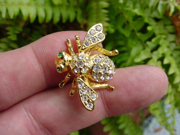Joan Rivers Crystal Rhinestones Bumble Bee Bug Pin Brooch Wasp