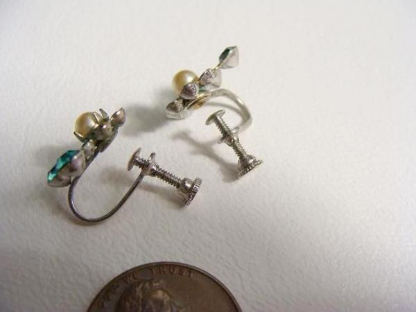 vintage TEAL AQUA RHINESTONE FAUX PEARL Screw Earrings  