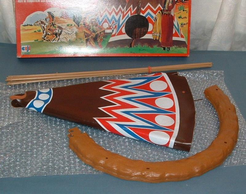   ; TIPI / TENTE FOR 12 ACTION FIGURES   ARBOIS / HASBRO   1976  