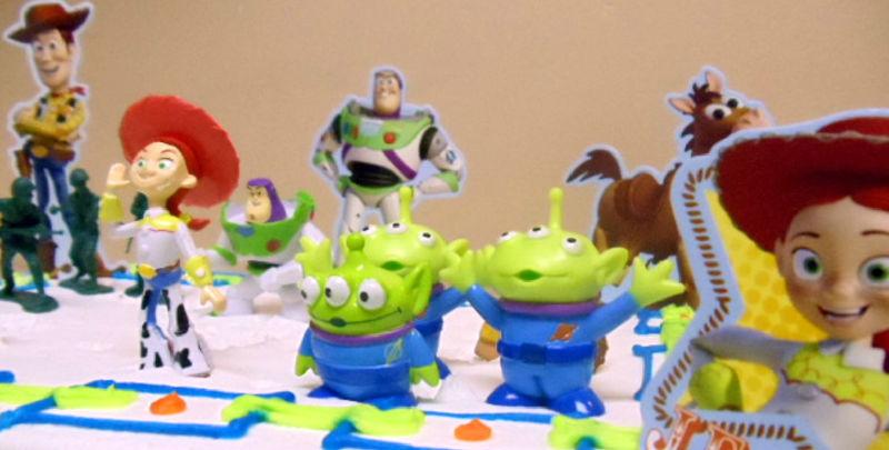 Toy Story Woody, Jessie, Bullseye, Alien, Buzz 21 Piece Birthday Cake 