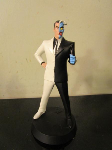 the animated series Two-face 5 Inch Statue W// Collectors Comic Batman