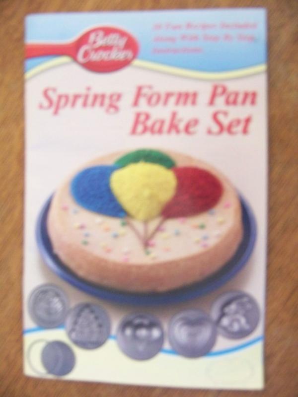 Betty Crocker Spring Form Cake Pan Birthday Holiday Christmas Easter Heart