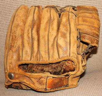 Vintage Early Wynn Wilson A2074 Professional Baseball Glove Indians