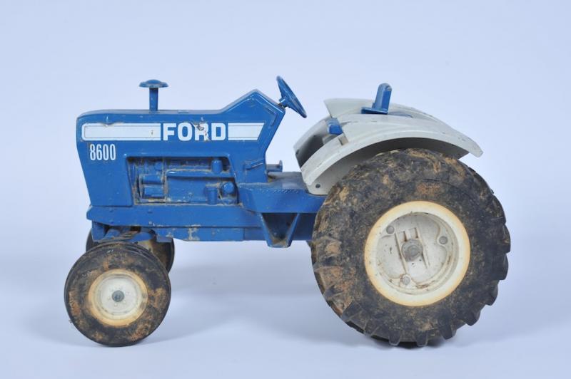 Ford Tractor 8600 Harvester Tractor Die Cast Toy Truck Vintage Metal 